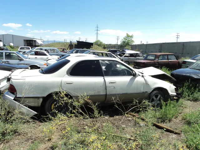 Транспортное средство марки «Toyota Vista» 1993 г.в., с государственным регистрационным номером B753ET17. (после ДТП, разбито лобовое стекло, повреждена передняя часть)