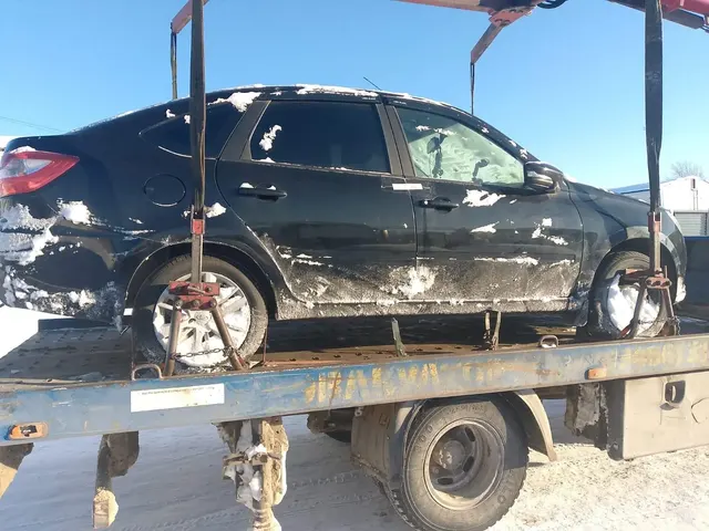 Автомобиль марки "Лада Гранта", г.р.з. К 475 ХР 186, 2022 г.в., ключ от автомобиля, брелок от сигнализации. ТС обременено ЗАЛОГОМ, который остается на имуществе, согласно ГК РФ (покупатель оплачивает залог самостоятельно). Ограничения ФССП на регистрационные действия. (ключи и документы отсутствуют, техническое состояние не проверялось, пробег не известен). Имущество продается в том виде, в каком оно есть, в случае продажи возврату/обмену не подлежит. З