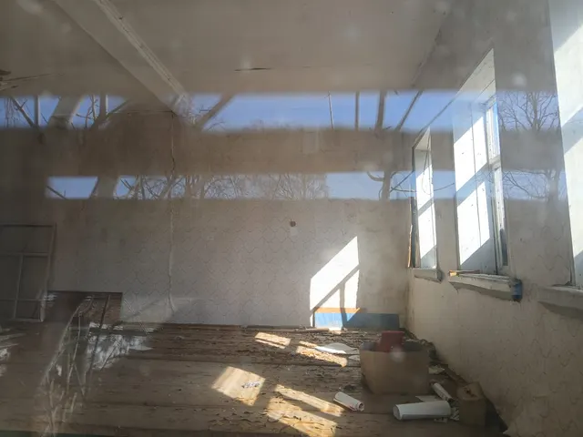 Здание площадью 49,4 кв.м с земельным участком площадью 1089,0 кв.м.