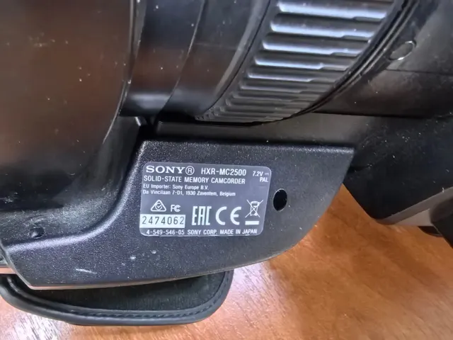 Видеокамера Sony HXR-MC2500
