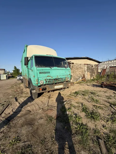 Грузовое транспортное средство Камаз 53212, 1987 года выпуска, цвет - зеленый, VIN XTC532120M0073724, государственный номер E510KO29. Состояние ТС: требуется ремонт двигателя, коррозия по всему кузову, отсутствуют тормоза.