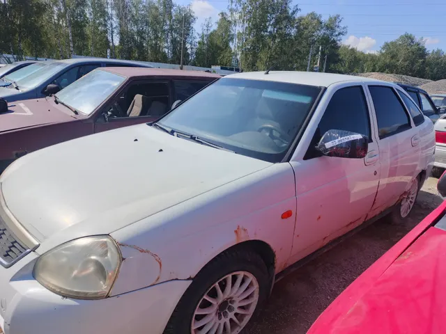 Автомобиль LADA 217220 PRIORA 2012 г.в. VIN XTA217220C0220782 г.р.з. С231ТН72 белого цвета. ТС имеет ограничения ФССП на регистрационные действия (ключи и документы отсутствуют, техническое состояние не проверялось, пробег не известен). Имущество продается в том виде, в каком оно есть, в случае продажи возврату/обмену не подлежит. За скрытые дефекты имущества Продавец ответственности не несет.