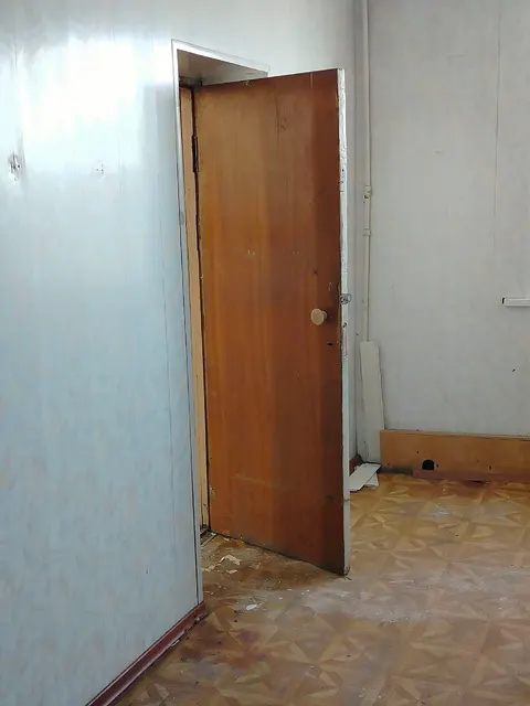 Нежилое помещение общей площадью 446,2 кв. м (кадастровый номер 53:23:7009401:296, РНФИ П13540000764), расположенное по адресу: г. Великий Новгород, пер. Мининский, д.7.