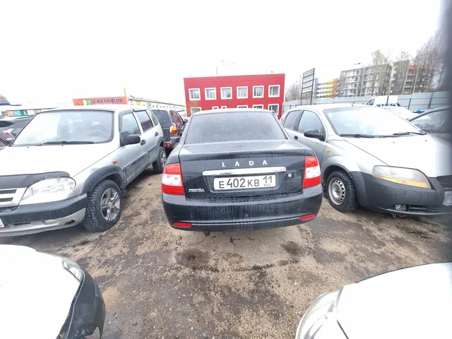 Автомобиль Лада 217030 Лада Приора, г.в. 2014, VIN: XTA217030E0466380, г/н: Е402КВ11, Документы: Нет, Ключи: Нет, Примечание: Цвет черный, следы коррозии по ЛПК, передний бампер разбит, правая передняя фара отсутствует, вмятина на левой стороне, скол на лобовом стекле. АС ПИБИ: 11-009285-1
