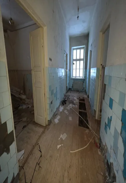 Государственное имущество, находящееся в собственности Республики Коми, расположенное по адресу: Республика Коми, г. Сосногорск, пгт. Войвож, ул. Больничная, д. 4а, строен. 2,  с земельным участком