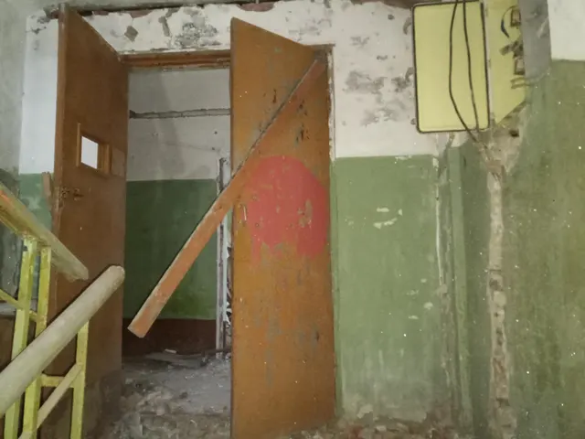 Здание штаба, назначение: нежилое, площадью 1123,3 кв. м, этажность 3, в т. ч. подземных 0, кадастровый номер 11:12:0201001:2341, местоположение: Республика Коми, г. Печора, п. Березовка с земельным участком