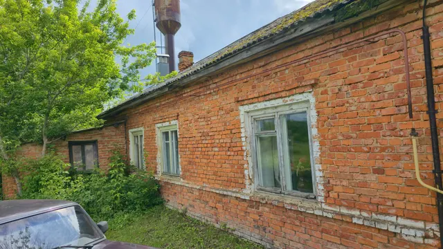 Административное здание, назначение: нежилое, площадью 90,5 кв.м., с кадастровым номером 71:17:050207:225, с земельным участком из земель населенных пунктов, вид разрешенного использования – предпринимательство, с кадастровым номером 71:17:050207:777, площадь 390,0 кв.м.,местонахождение: Российская Федерация, Тульская область, муниципальный округ Плавский, п. Диктатура, пер. Советский, д.3