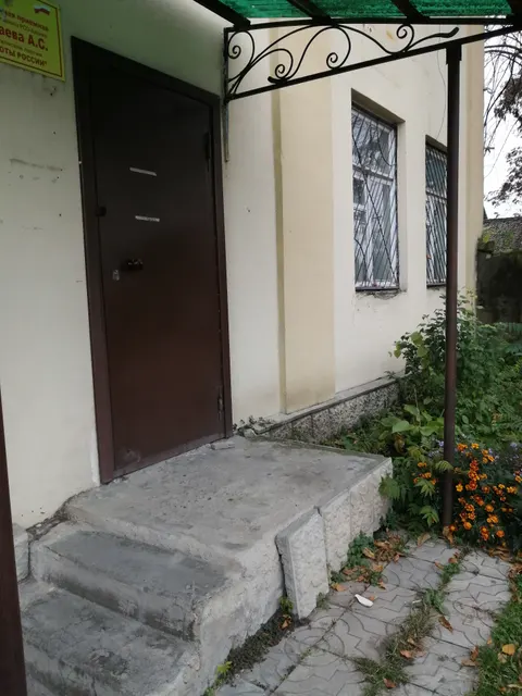 Объект аренды, площадь 19,3 кв. м., номера на поэтажном плане 1 этажа: 8, адрес (местонахождение) объекта: Российская Федерация, Республика Северная Осетия - Алания, Дигорский район, г. Дигора, ул. Сталина