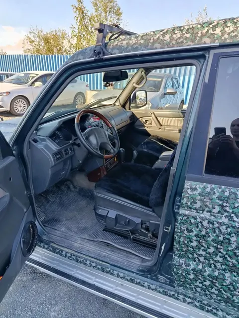 Автомобиль марки "Мицубиси Паджеро 2800 GL" VIN JMB0NV460XJ005325, 1998 г.в., г.р.з. С262РС89 (ключи и документы отсутствуют, техническое состояние не проверялось, пробег не известен). Имущество продается в том виде, в каком оно есть, в случае продажи возврату/обмену не подлежит. За скрытые дефекты имущества Продавец ответственности не несет.