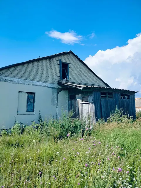 448/1000 доли жилого дома, общей площадью 134,5 кв.м с кадастровым номером 73:10:031403:188, расположенный на земельном участке с кадастровым номером 73:10:031403:60, общей площадью 1000 кв.м.у
