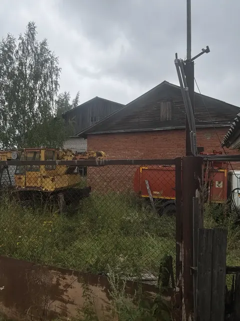 Комплекс имущества, находящийся по адресу: Вологодская область, г. Красавино, ул. Набережная. В состав комплекса входят следующие объекты: База ЖКХ 35:10:0103027:70, Здание конторы 35:10:0103027:65, Столярный цех 35:10:0103027:75, Пилорама 35:10:0202023:750, Проходная 35:10:0103027:74, Земельный участок 35:10:0202023:152.