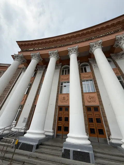 - части помещения № 63 площадью 1,0 кв. м, расположенного на 1 этаже здания Учебного корпуса №8 с кадастровым номером 02:55:030178:12 общей площадью 6 937,5 кв. м. по адресу: Республика Башкортостан, г. Уфа, ул. Первомайская, д. 14, РНФИ П12030006311, для использования в целях: размещения вендинговых аппаратов по продаже продуктов питания (снековый автомат в количестве 1 единица), сроком на 5 (пять) лет