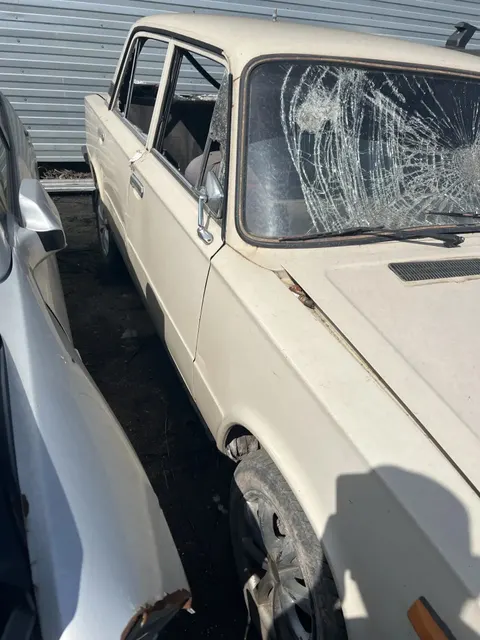 Автомобиль ВАЗ 21063, без г/н, 1992 г.в., VIN XTA210630P2949394, двигатель № 21011 2576368, цвет бежевый комплектность и состояние  не проверялась данное имущество обращено в доход государства, находится в г. Ужур (Документы, ключи отсутствуют)
