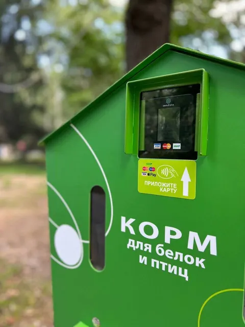 Лот №3: киоск-автомат, специализация:  корма для животных, период функционирования – круглогодично, площадь  2 кв.м, координаты 54.178706, 37.583152,  на территории Центрального парка культуры и отдыха им. П.П. Белоусова в городе Туле