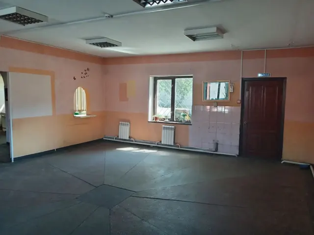 Нежилое помещение площадью 113,9 кв.м, расположенное на                 1 этаже здания по адресу: г. Кемерово, ул. Заводская, 1, закрепленное на праве оперативного управления за МКУ «Кемавто».  Целевое назначение: общепит, склад, магазин, ПВЗ, мелкое производство. Режим использования: понедельник - пятница, не более 40 часов в месяц.