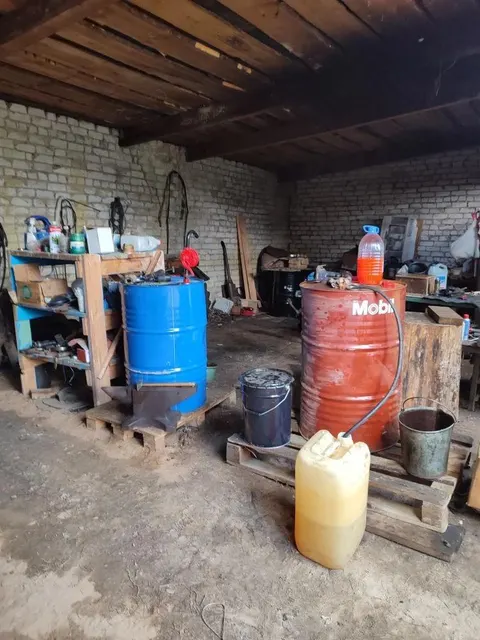 Нежилое здание гаража