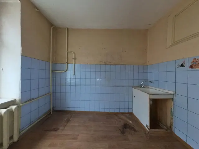Продажа имущества, находящегося в собственности города Москвы: жилое помещение по адресу: г. Москва, ш. Каширское, д. 8, корп. 2, кв. 95, общей площадью 76,6 кв. м (Этаж № 1), кадастровый номер: 77:05:0005002:2061