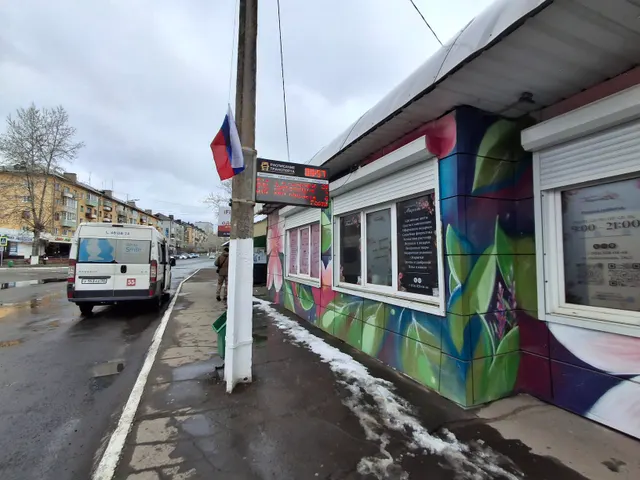 Павильон с остановочным пунктом (жилой район Энергетик, напротив ДК «Энергетик») с обязательным условием проведения реконструкции согласно техническому заданию*, общей площадью 27,9 кв. м., местоположение: Иркутская область, городской округ город Братск, город Братск, жилой район Энергетик, напротив Дворца искусств города Братска, ул. Наймушина 26.