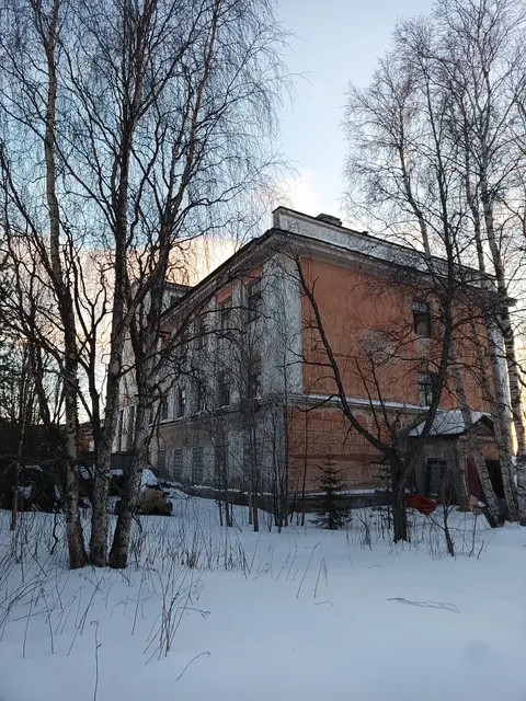Часть здания, производственное помещение Южной группы подстанций площадью 628,2 кв.м с кадастровым номером 51:18:0040116:44,  расположенное по адресу: Мурманская область, муниципальный район Кандалакшский, городское поселение Кандалакша, город Кандалакша, улица Набережная, дом 92