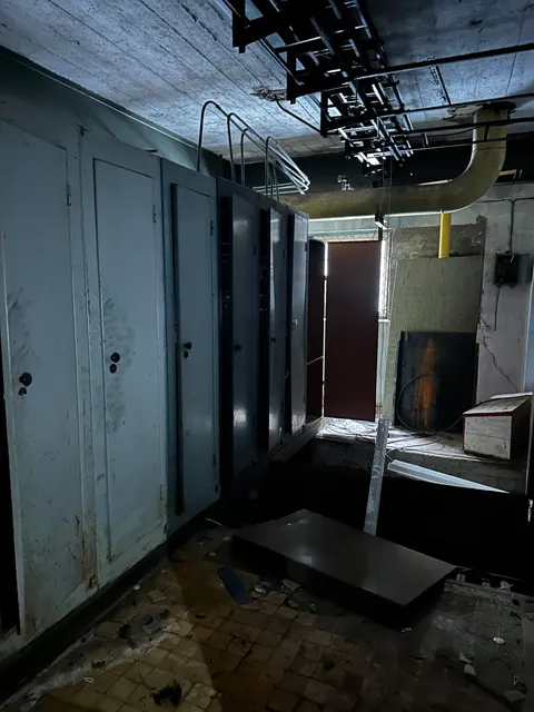 Нежилое двухэтажное здание котельной общей площадью 1030,1 кв.м., кадастровый номер 47:01:1706001:12602, вместе с земельным участком общей площадью 3158,0 кв.м., кадастровый номер 47:01:1706001:13055, категория земель – земли населенных пунктов, вид разрешенного использования – предоставление коммунальных услуг, расположенное по адресу: Ленинградская область, Выборгский район, Первомайское сельское поселение, п. Ильичево, ул. Садовая, д. 3Г