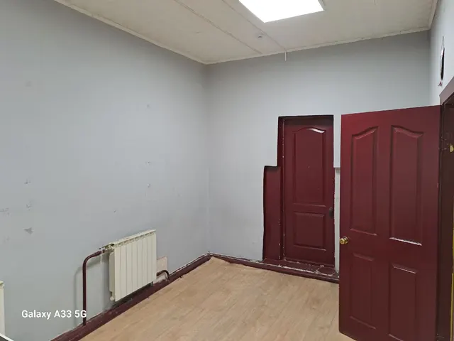 нежилое помещение площадью 233,6 кв.м., кадастровый номер: 14:36:105022:1976, расположенное по адресу: Российская Федерация, Республика Саха (Якутия), г. Якутск, ул. Орджоникидзе, д. 10