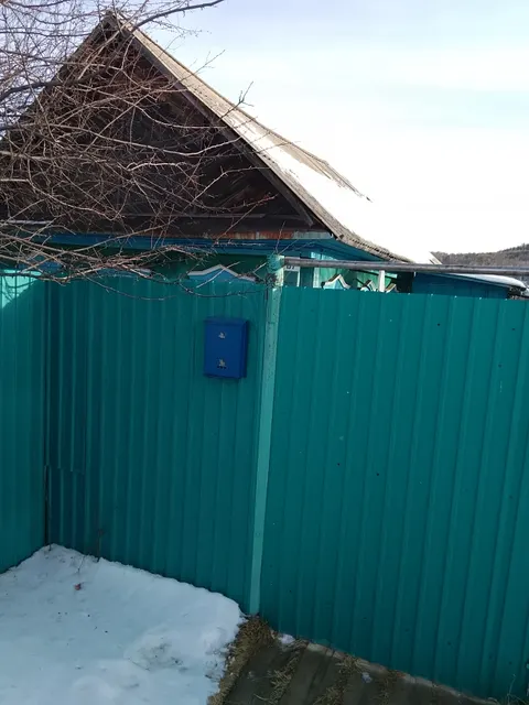 1/4 доли в праве общей долевой собственности на жилой дом, назначение: жилой дом, 1 этаж (в т.ч. подземных 0), площадь 52,1 кв.м., к/н 75:27:140123:48, по адресу: Российская Федерация, Забайкальский край, м.о. Тунгокоченский, пгт. Вершино-Дарасунский, ул. Транспортная, д. 67. Земельный участок, на котором расположен жилой дом по сведениям, предоставленным от Администрации Тунгокоченского муниципального округа правовые отношения на земельный участок не оформлены
