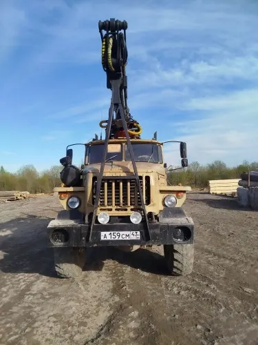 Грузовой тягач УРАЛ 55571-30, 1999 г.в., цвет: песочный, г/н A159CM43, VIN: X1P555710X0060429, с гидроманипулятором ВЕЛМАШ ОМТЛ-70-02