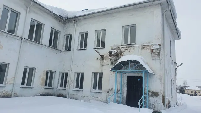 - нежилое здание общей площадью 809,9 кв. м, кадастровый номер 42:31:0103026:49, расположенное по адресу: Кемеровская область – Кузбасс, г. Осинники, ул. Больничный Городок, зд. 44/2, к. 4. - земельный участок общей площадью 3952 кв. м, кадастровый номер 42:31:0103026:212, расположенный по адресу: Кемеровская область – Кузбасс, г. Осинники, ул. Больничный Городок, д. 44/2.