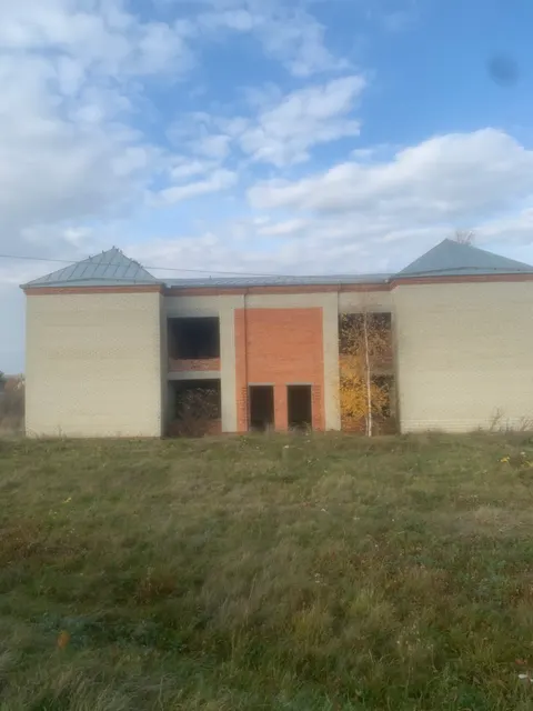 Нежилое здание (сельский дом культуры) степень готовности объекта незавершенного строительства 70% с кадастровым номером 58:19:0110201:394, площадью 608,0 кв. м.; земельный участок с кадастровым номером 58:19:0110201:399 площадью 1585 кв. м.