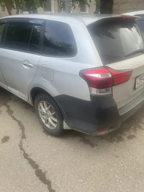Легковой универсал; TOYOTA; COROLLA FIELDER, 2015 г.в., г/н Н284ЕМ75, номер кузова (прицепа): NZE1648002225, цвет серый. ПТС отсутствует. Автомобиль имеет по всему периметру вмятины, трещины, царапины