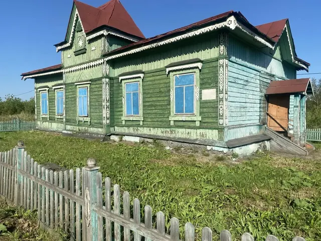 Здание, объект культурного наследия (памятник истории и культуры) народов Российской Федерации, состояние которого признано неудовлетворительным