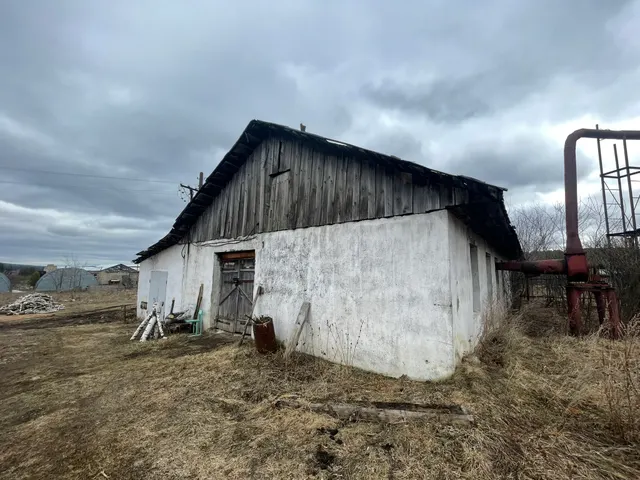 Нежилое помещение, назначение: нежилое, этаж № 1, общей площадью 115,7 кв. метров, кадастровый номер: 74:25:0000000:17550, расположенное по адресу: Российская Федерация, Челябинская область, г.Златоуст, п. Центральный, производственная база, и расположенный в помещении станок деревообрабатывающий, реестровый номер 3807, модель С25-4а УХЛ 4, заводской номер 534, год выпуска 1992