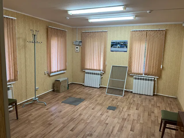Здание с кадастровым номером 36:23:1900012:305, с земельным участком с кадастровым номером 36:23:1900012:56