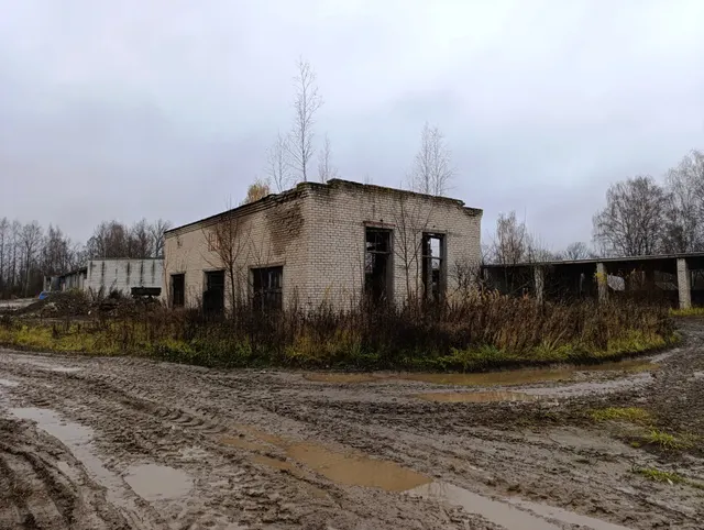 Комплекс зданий для хранения и ремонта автотехники, с кадастровым номером 76:09:060101:1885, расположенного по адресу: Ярославская область, Некрасовский район, Вятский сельский округ, с.Вятское, ул.Давыдковская, д.35. 