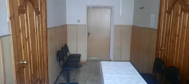 Нежилое помещение с кадастровым номером 32:26:0921103:871, площадью 12,9 кв.м, по адресу: Брянская область, муниципальный район Трубчевский, городское поселение Трубчевское, город Трубчевск, улица Советская, дом 55