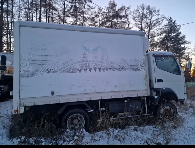 Грузовой рефрижератор Mitsubishi Fuso Canter 2008 г.в., модель 4М50, цвет кузова белый, государственный номер Е412КР14, шасси FG73D-540108. Местонахождение: РС(Я), Нюрбинский район. Собственник Сельскохозяйственные потребительский сбытовой перерабатывающий кооператив «Байар»
