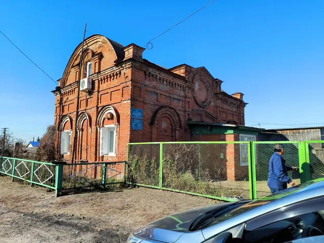 Здание одновременно с земельным участком по адресу: Курганская область,  Звериноголовский район,  с. Звериноголовское,  ул. Кравченко, д. 29