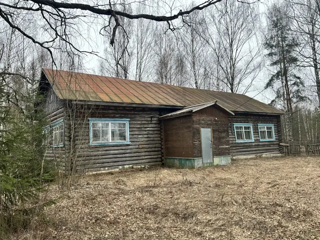 Нежилое здание (здание основной общеобразовательной школы) общей площадью  585,8 кв.м., в деревянном исполнении, 1924 год постройки,  кадастровый номер 44:05:030105:3, с одновременным отчуждением земельного участка, необходимого для его эксплуатации, общей площадью 10148,0 кв.м., кадастровый номер земельного участка 44:05:030105:114, по адресу: Костромская область, Кадыйский район, д.Котлово, ул.Кадыйская, д.8а
