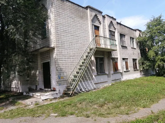 Объект недвижимого имущества и расположенный под ним земельный участок по адресу: Хабаровский край, г. Амурск, пр-кт. Строителей, 54А