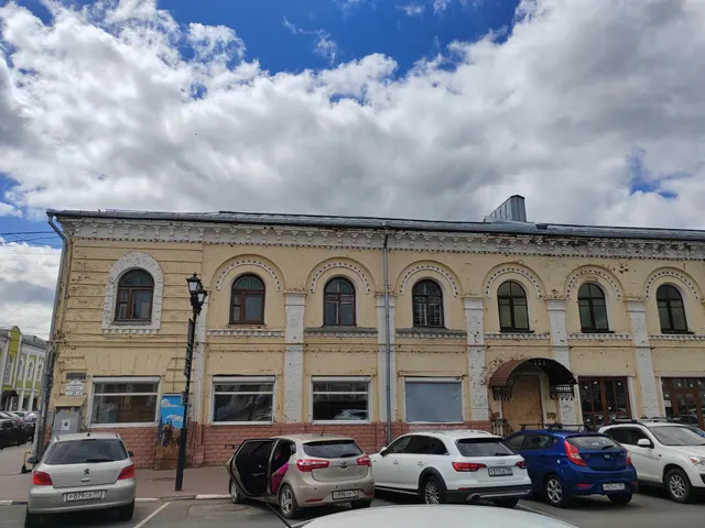 Изъятые на основании решения суда нежилые помещения в объекте культурного наследия местного (муниципального) значения «Новообщественный ряд толкучего рынка», 1873 г., 1928 г., по адресу: г. Ярославль, ул. Андропова, д.21 с земельным участком с кадастровым номером 76:23:030710:2 (общая долевая собственность,456/547)
