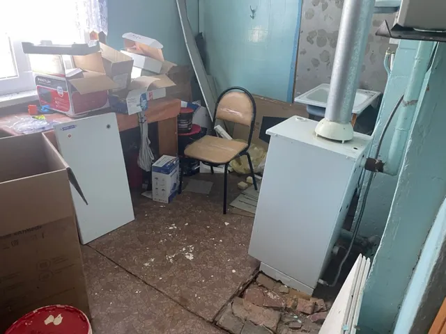 Имущественный комплекс в составе которого земельный участок общей площадью 551 кв.м., нежилое здание 94,5 кв.м, сарай 7,4 кв.м., сарай, 20,7 кв.м., сливная яма 1,8 кв.м., расположенный по адресу: Липецкая обл., Елецкий район, с. Воронец, ул. Садовая, дом №2