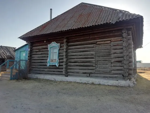 Здание библиотеки 62,4 кв.м. с земельным участком 133,00 кв.м. местоположение: Кемеровская область - Кузбасс, Гурьевский муниципальный округ, д. Кулебакино, ул.Советская,50