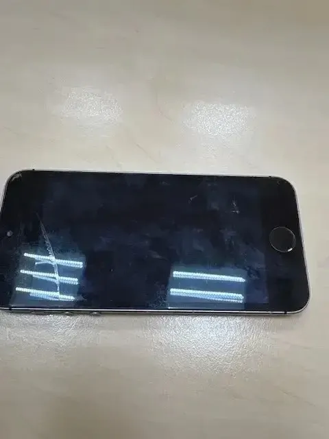 Мобильный телефон марки «iPhone». 1 шт