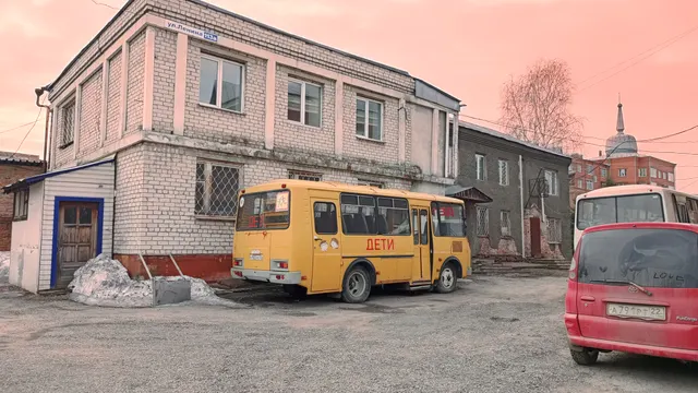 2.1. Нежилое здание,  22:65:016219:26, г. Бийск, ул. Владимира Ленина, зд. 113а                       2.2.  Земельный участок из земель населенных пунктов  543 кв. м., с КН: 22:65:016219:9, г. Бийск, ул. Ленина, дом 113 а,  для эксплуатации нежилого здания.