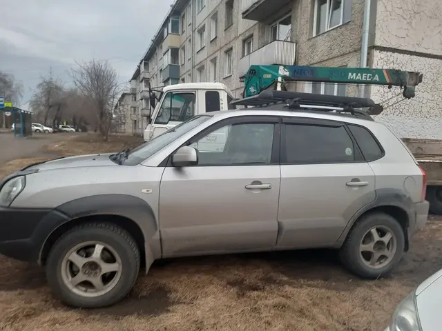 Легковой автомобиль универсал HYUNDAI Tucson, 2009 г.в., г/н A367TH124, VIN KMHJN81BP9U088115, номер кузова KMHJN81BP9U088115, номер двигателя C946550I, цвет серый. Начальная цена продажи 946 000 руб. Задаток 141950 руб.