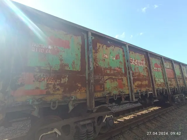 Полувагон 4-осный с люками в полу без тормозной площадки
