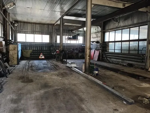 Гаражный бокс общей площадью 159,7 м2, с кадастровым номером 86:03:0030108:301, расположенный по адресу: Российская Федерация, Ханты-Мансийский автономный округ-Югра, Сургутский м.р-н, пгт. Федоровский, в районе дома ул. Пионерная 34а, Гаражный бокс