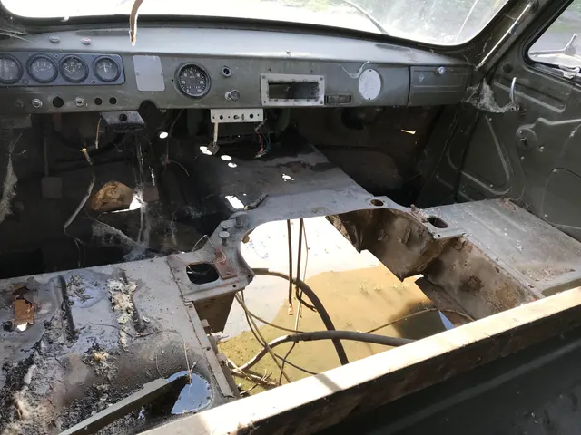 В качестве годных остатков: Автомобиль (каркас),прицеп к мотоблоку, мотоблок, бензопилы, стремянка (перечень согласно извещения, 8 шт.)