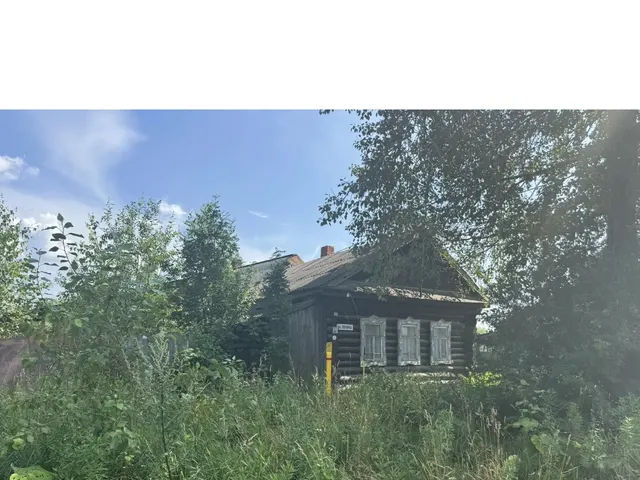 Жилой дом, расположенный по адресу г. Верхняя Тура, ул. Ленина, дом 175, с земельным участком