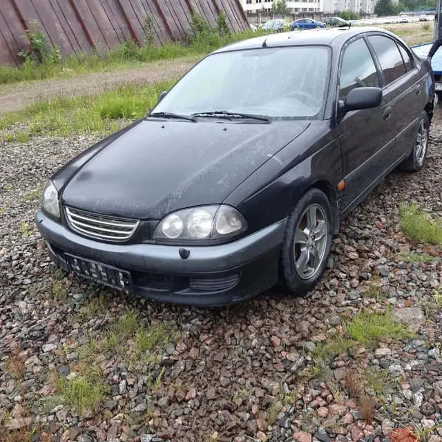 Автомобиль TOYOTA Avensis, г.р.н. Х685СТ98 (номерной знак на автомобиле отсутствует), VIN № SB153ABN00E073710, 1999 г.в., цвет черный, не на ходу, двери заблокированы, ключи отсутствуют